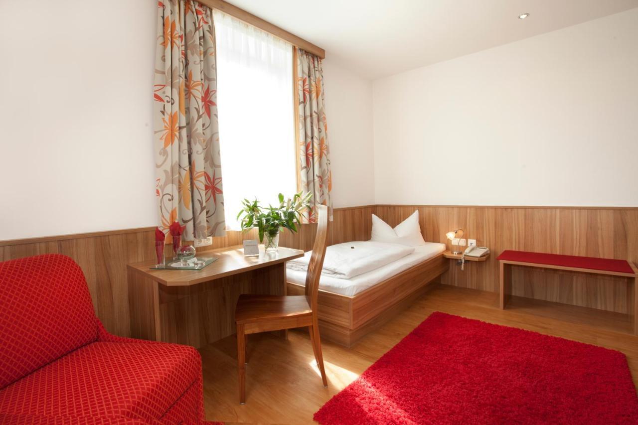 Hotel Drei Loewen Dachau Oda fotoğraf